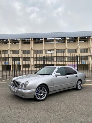 Mercedes E 240-8