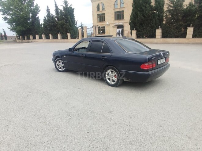 Mercedes E 200-8