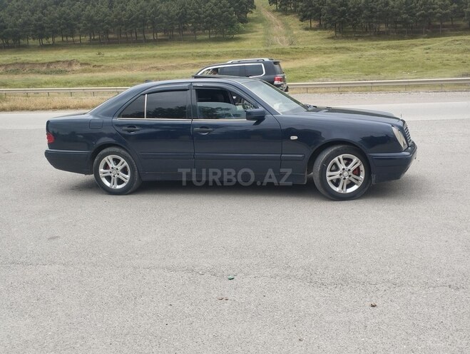 Mercedes E 200-3