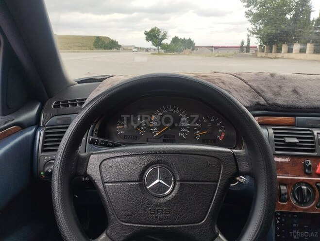 Mercedes E 200-9
