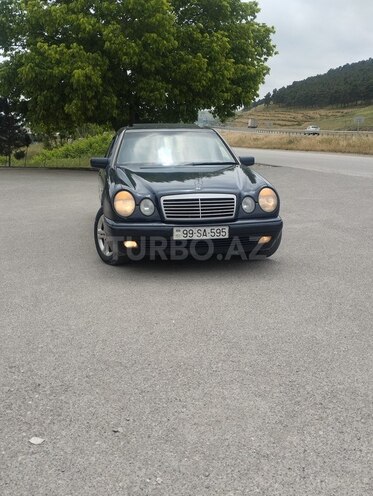 Mercedes E 200-1