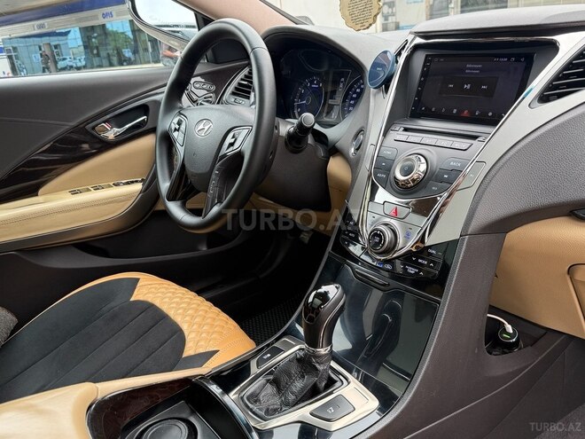 Hyundai Azera-11