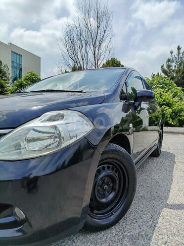 Nissan Tiida-4