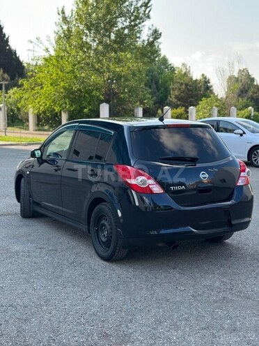 Nissan Tiida-12