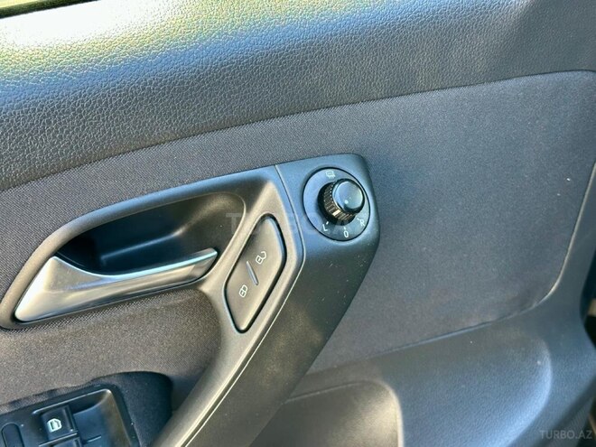 Volkswagen Polo-13