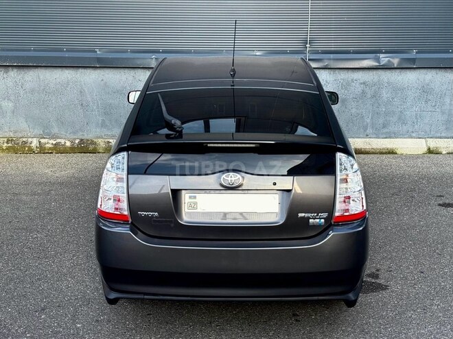 Toyota Prius-12