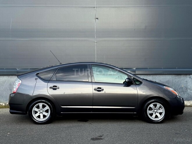 Toyota Prius-5
