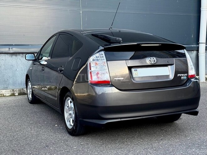 Toyota Prius-11