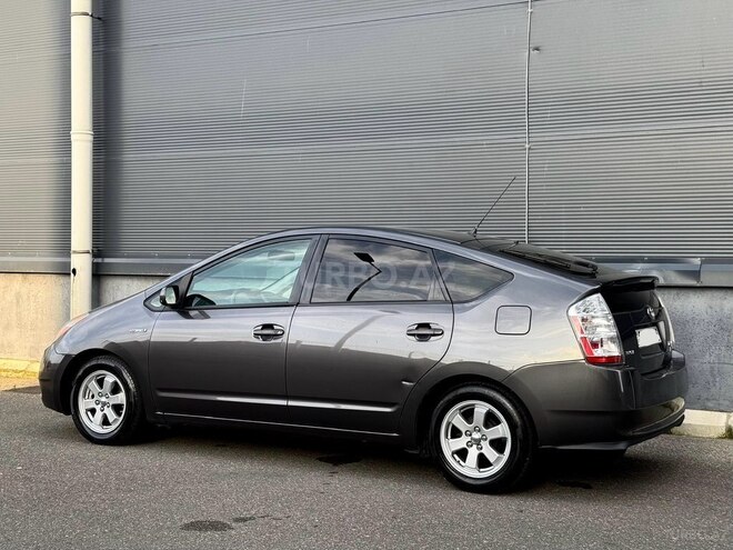Toyota Prius-8