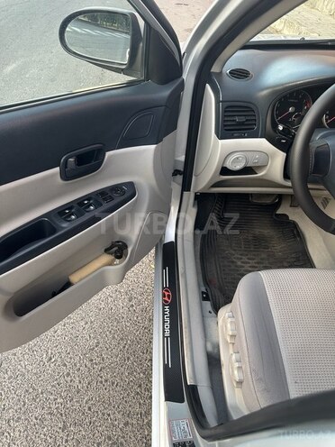 Hyundai Accent-9