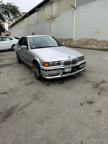 BMW 320-2