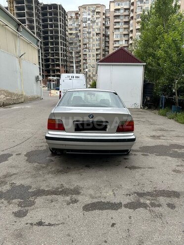 BMW 320-7