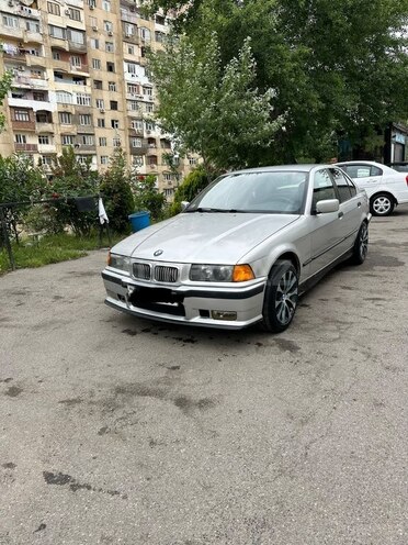 BMW 320-3