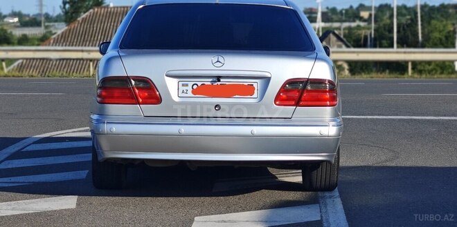 Mercedes E 240-2