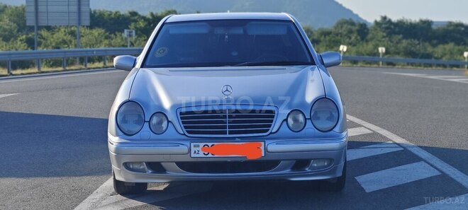 Mercedes E 240-1