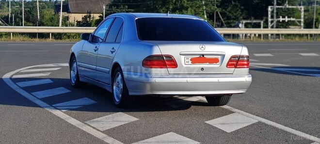 Mercedes E 240-6