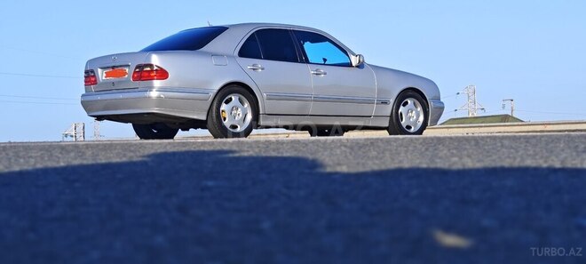 Mercedes E 240-5