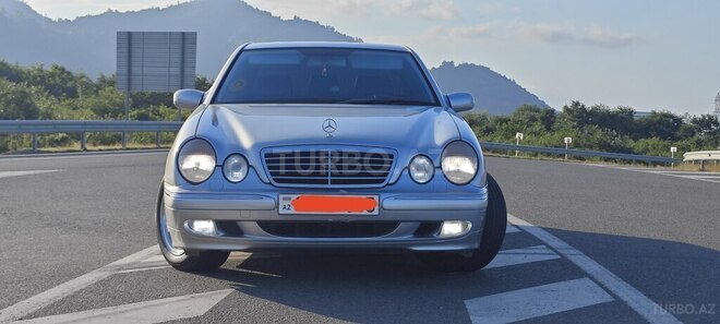 Mercedes E 240-11