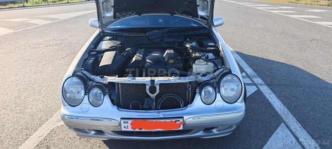 Mercedes E 240-13