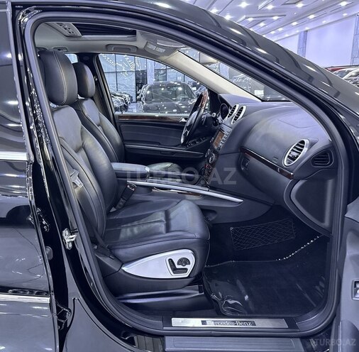 Mercedes GL 550 4MATIC-12