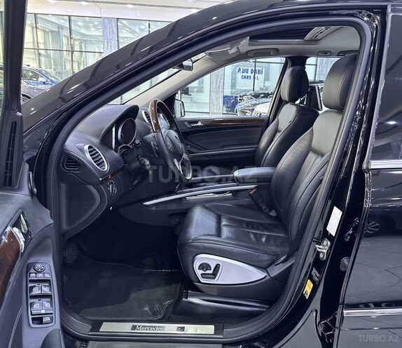 Mercedes GL 550 4MATIC-11