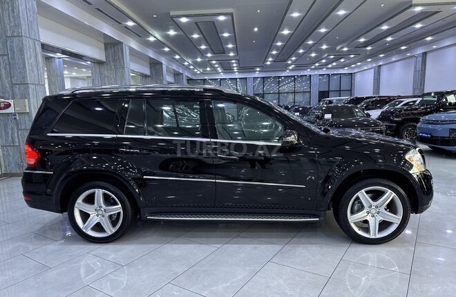 Mercedes GL 550 4MATIC-4