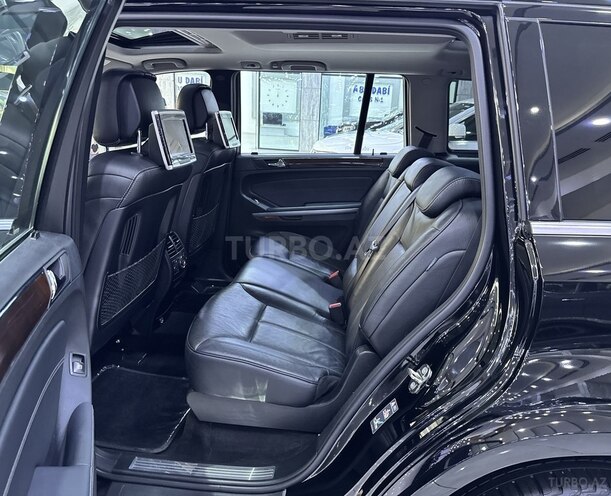 Mercedes GL 550 4MATIC-14