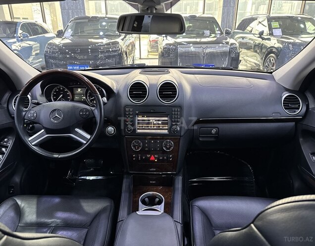 Mercedes GL 550 4MATIC-8