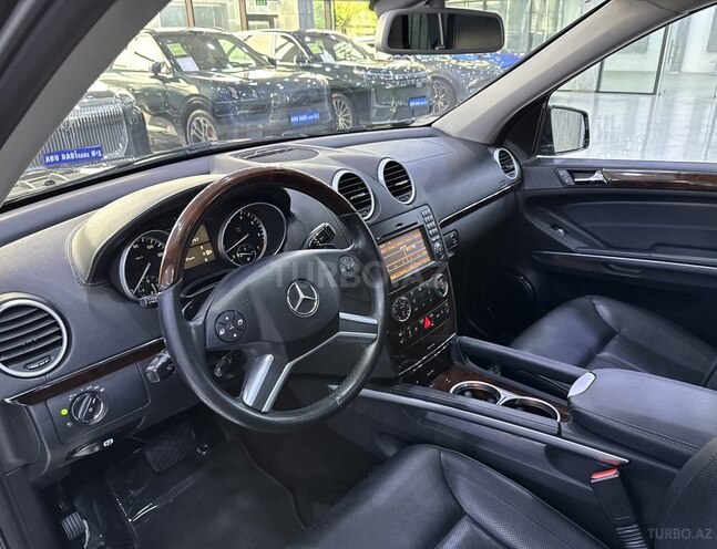 Mercedes GL 550 4MATIC-9