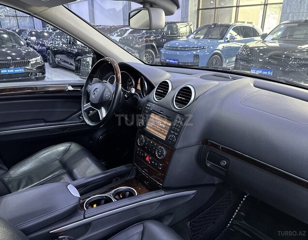 Mercedes GL 550 4MATIC-10