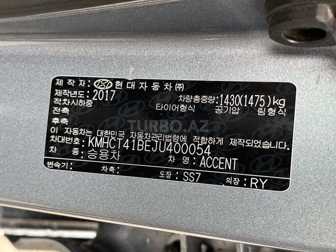 Hyundai Accent-15