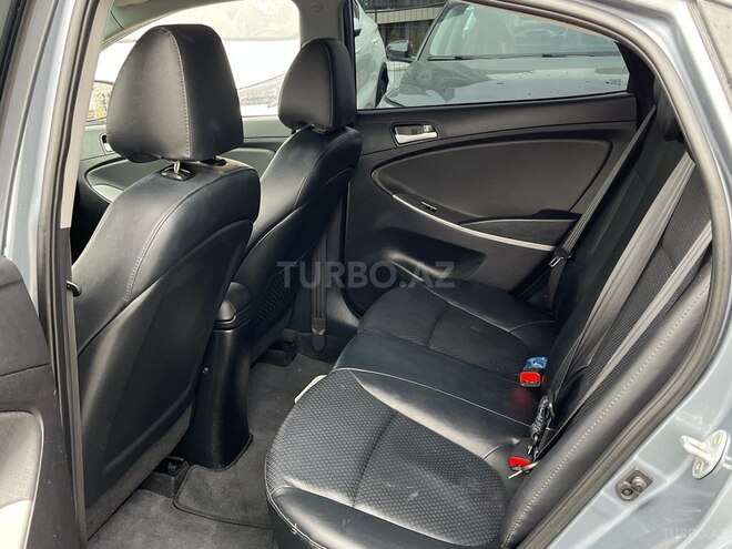 Hyundai Accent-13