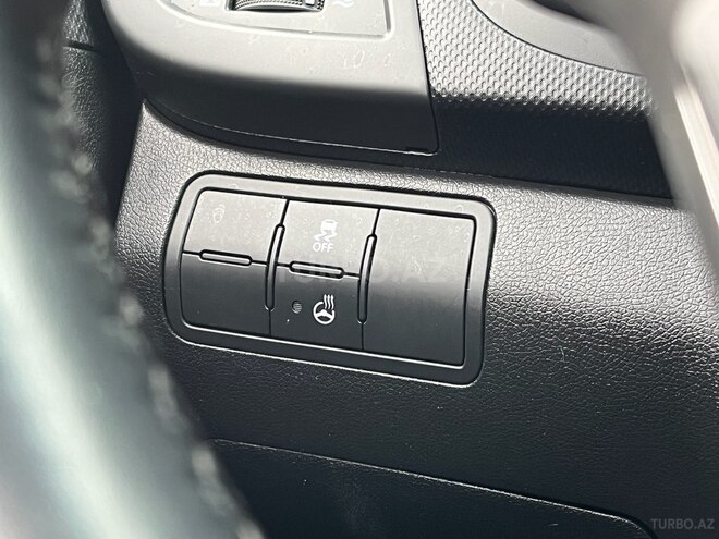 Hyundai Accent-5