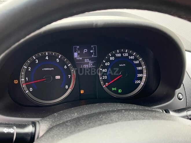 Hyundai Accent-4