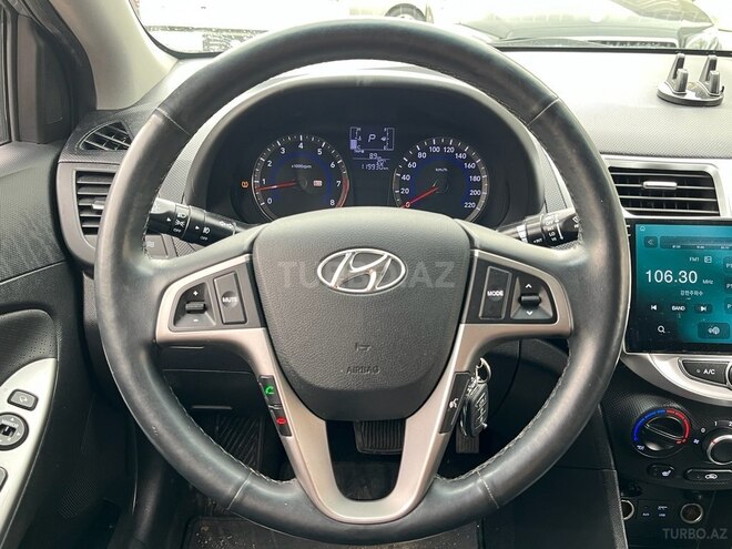 Hyundai Accent-3