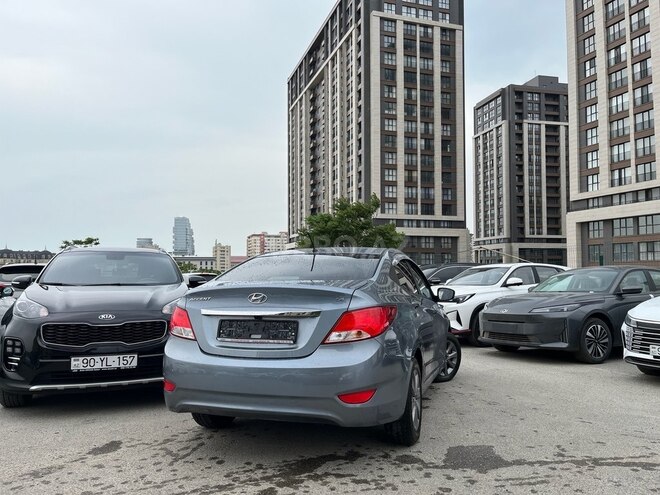 Hyundai Accent-2