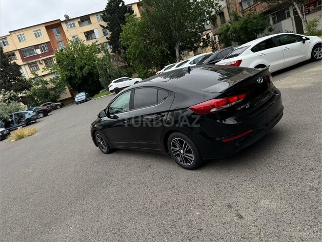 Hyundai Elantra-6