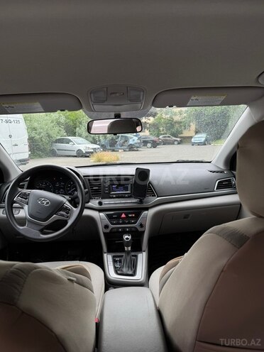 Hyundai Elantra-8