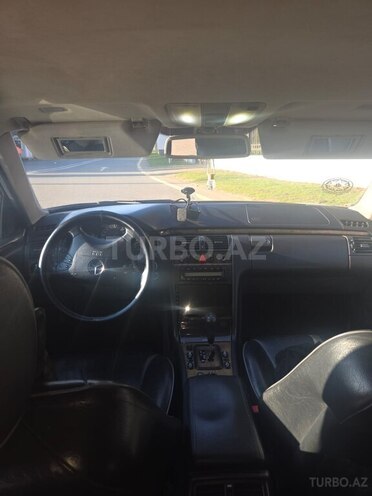 Mercedes E 240-16