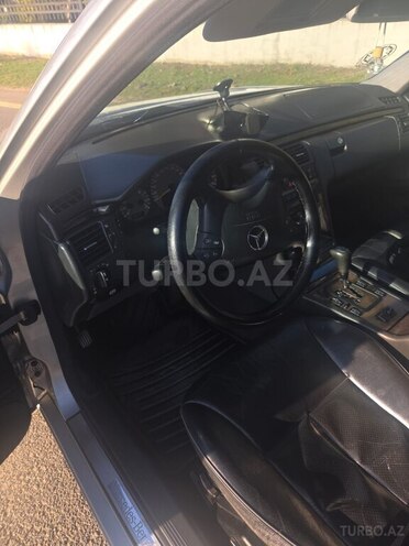 Mercedes E 240-15
