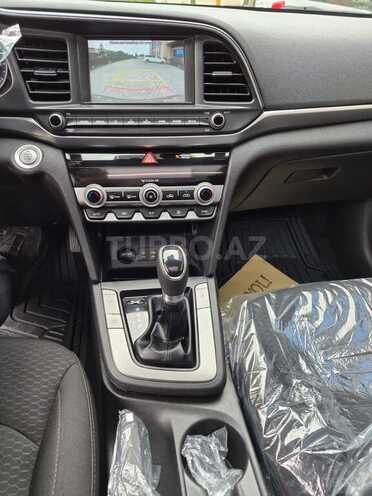Hyundai Elantra-21