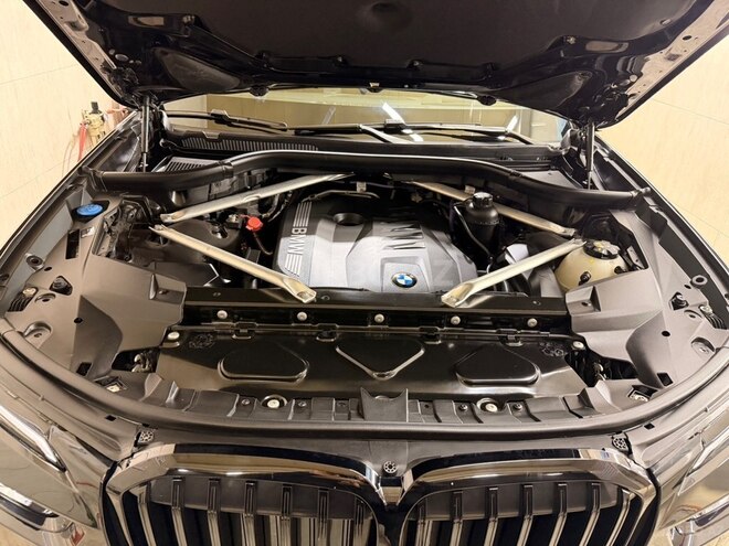 BMW X7-10