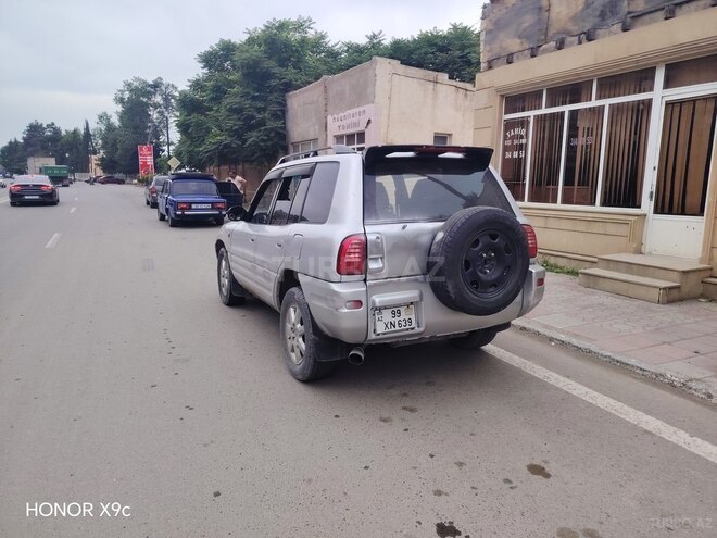 Toyota RAV4-4