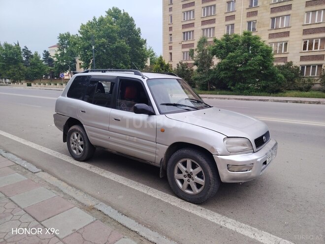 Toyota RAV4-2
