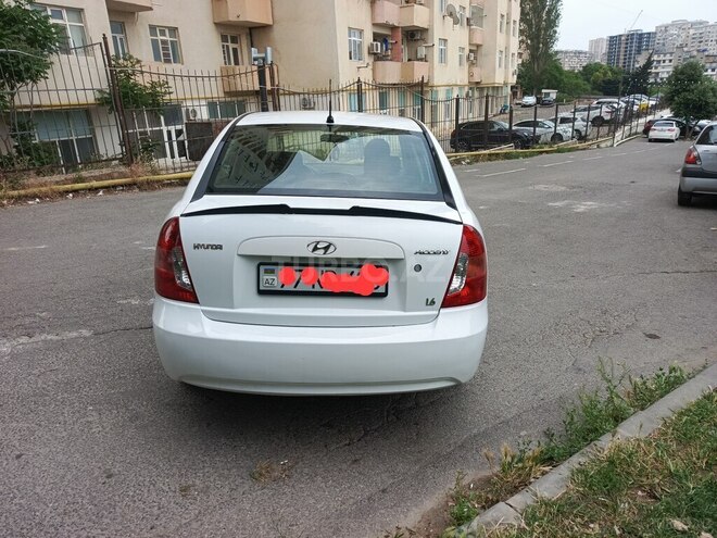 Hyundai Accent-2