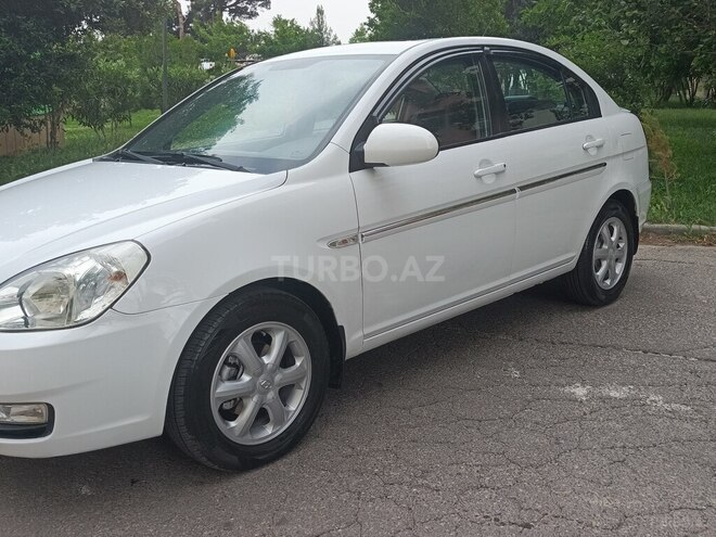 Hyundai Accent-4