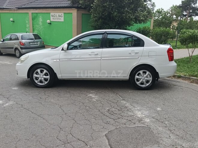 Hyundai Accent-5