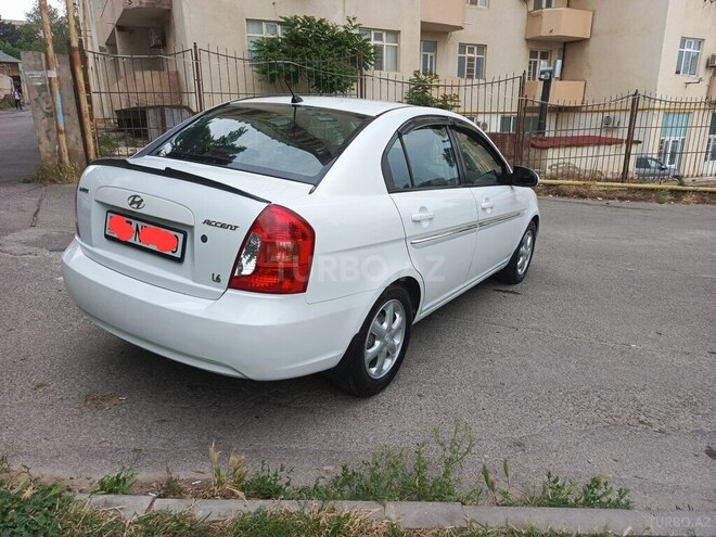 Hyundai Accent-7