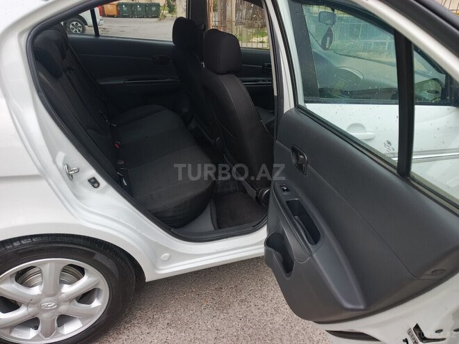 Hyundai Accent-11