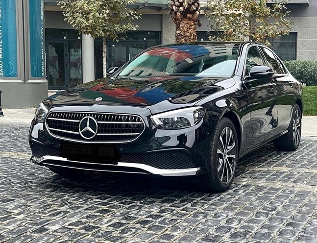 Mercedes E 300 e-1
